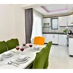 With Private Pool For 6 People In Oeluedeniz * フェティエ