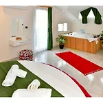 With Private Pool For 6 People In Oeluedeniz ヴィラ