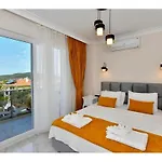 With Private Pool For 6 People In Oeluedeniz * フェティエ
