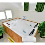 With Private Pool For 6 People In Oeluedeniz ヴィラ フェティエ