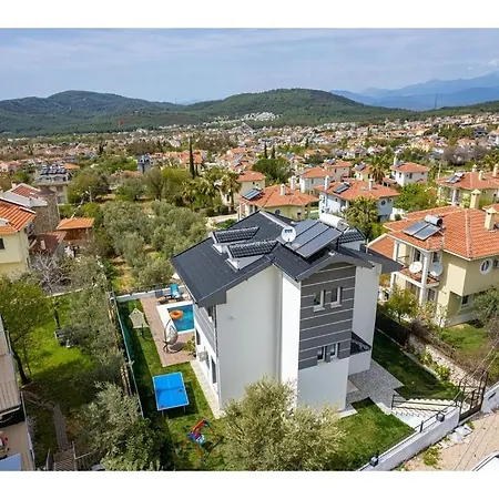 With Private Pool For 6 People In Oeluedeniz 别墅