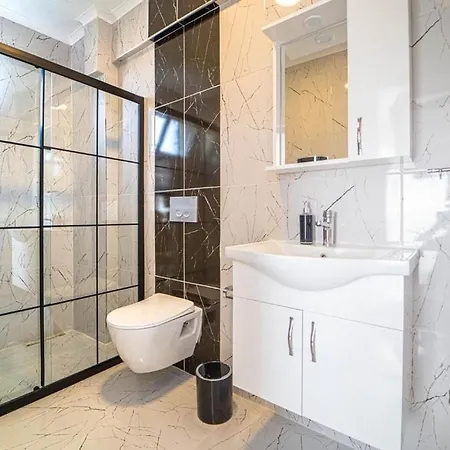 With Private Pool For 6 People In Oeluedeniz Villa Fethiye