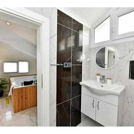With Private Pool For 6 People In Oeluedeniz *