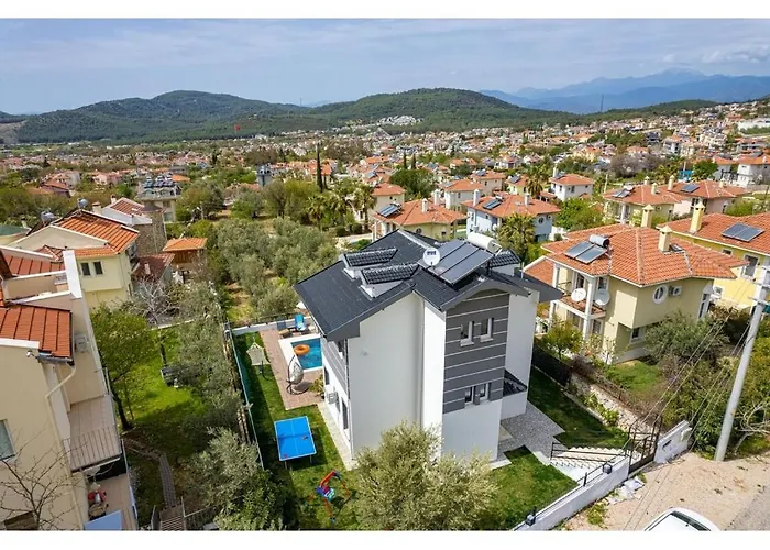 With Private Pool For 6 People In Oeluedeniz 别墅