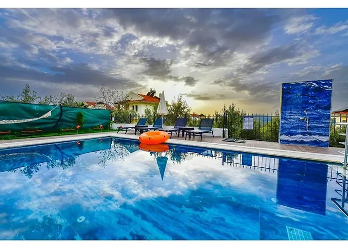 With Private Pool For 6 People In Oeluedeniz 费特希耶