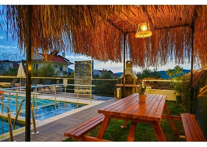 With Private Pool For 6 People In Oeluedeniz 别墅 *