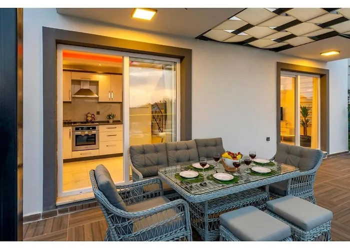 With Private Pool For 6 People In Oeluedeniz 别墅 *