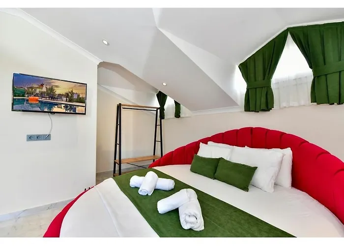 With Private Pool For 6 People In Oeluedeniz 费特希耶