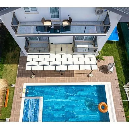 With Private Pool For 6 People In Oeluedeniz Villa