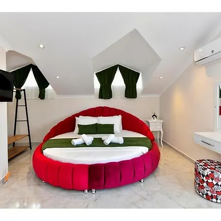 With Private Pool For 6 People In Oeluedeniz * פאטהיה