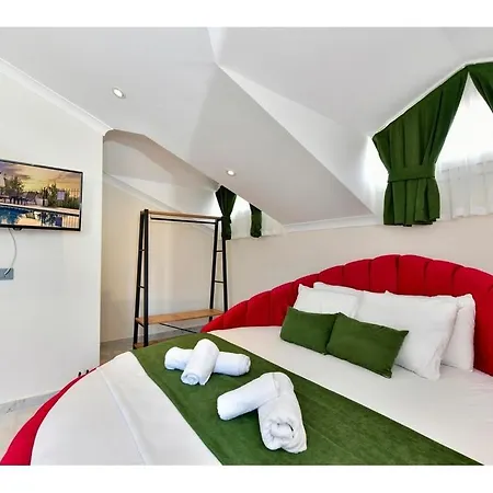 With Private Pool For 6 People In Oeluedeniz פאטהיה