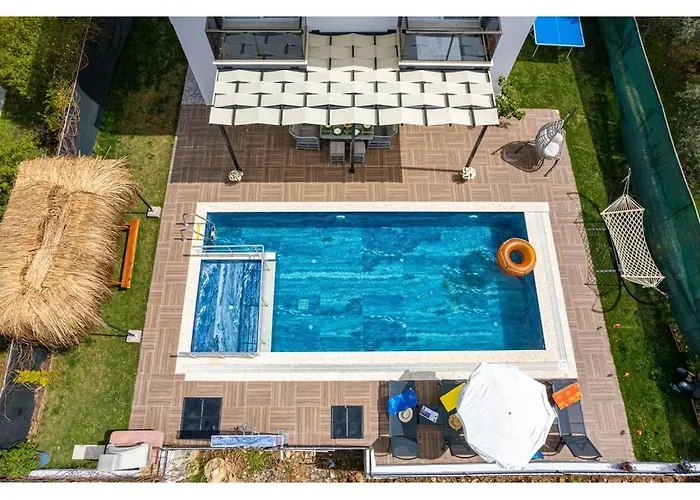 Villa With Private Pool For 6 People In Oeluedeniz *