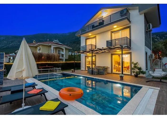 With Private Pool For 6 People In Oeluedeniz Villa Fethiye
