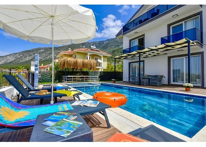 With Private Pool For 6 People In Oeluedeniz Villa Fethiye
