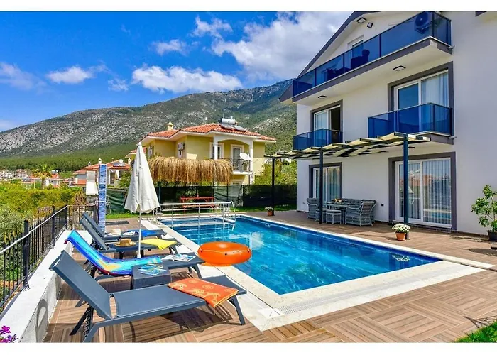 With Private Pool For 6 People In Oeluedeniz Villa *