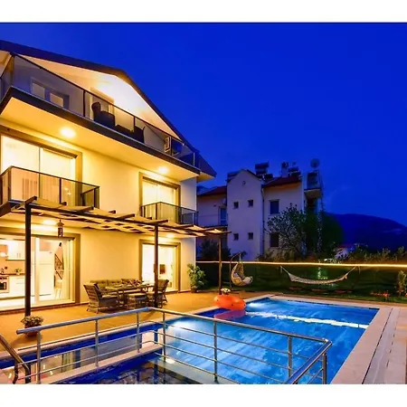 Вилла With Private Pool For 6 People In Oeluedeniz